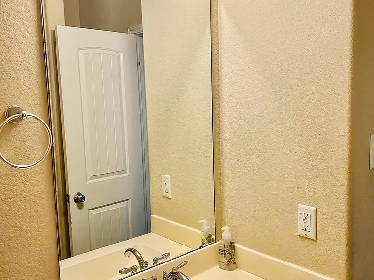 4423 Fenetre Forest St — Photo 21