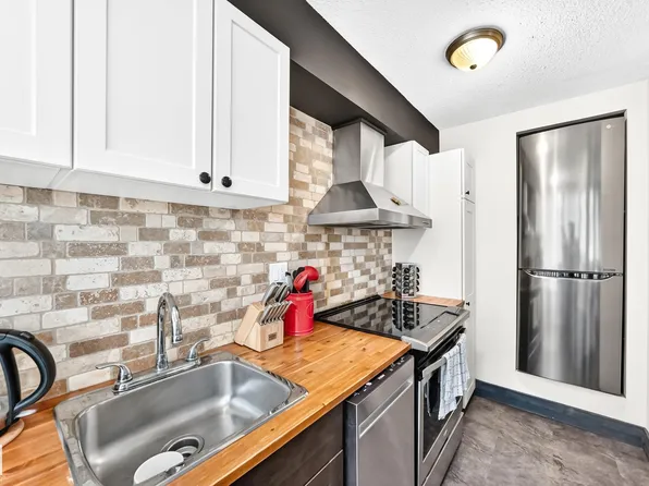 10160 114th St NW #230, Edmonton, AB T5K 2L2