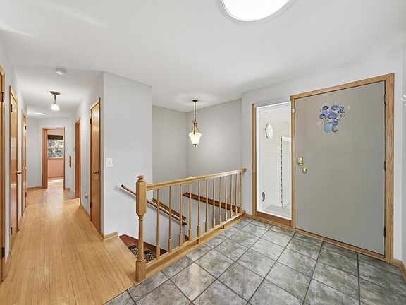 4th image of E5967 800th Ave