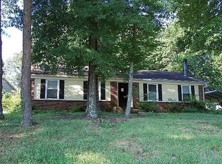 604 Woodlake Dr, Greensboro, NC 27406
