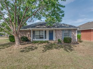 318 Green Meadow Dr, Pearl, MS 39208