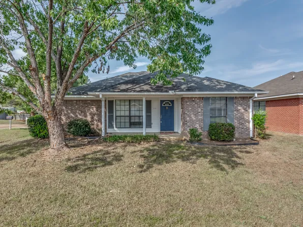 318 Green Meadow Dr, Pearl, MS 39208