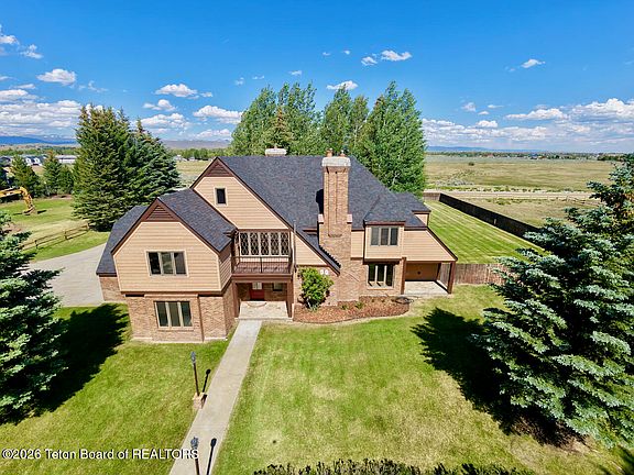 3rd image of 449 Country Club Ln