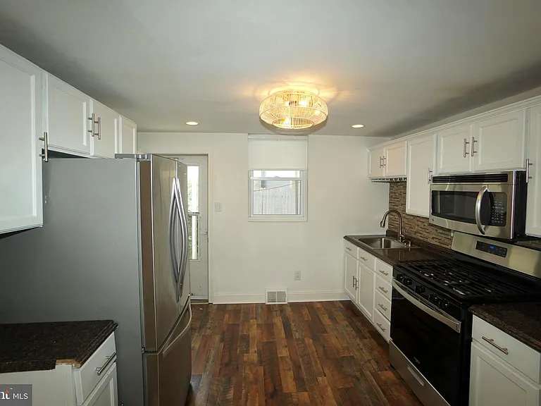 539 Turner St — Photo 3