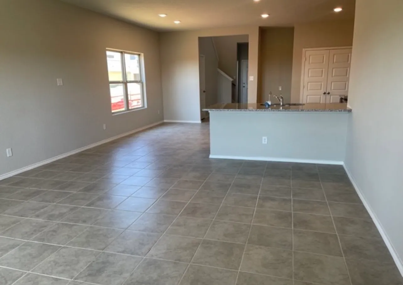 4 bed, 2125 sqft, $2,050 — Photo 4