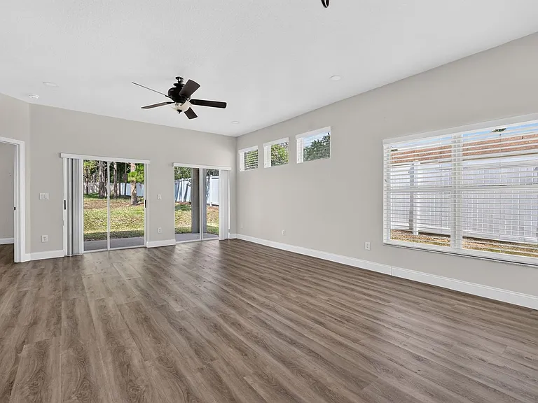 1421 Kellogg Dr — Photo 6