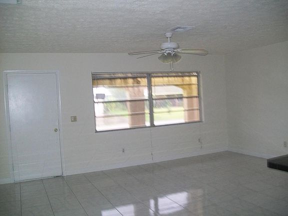 5th image of 567 NW Azine Ave