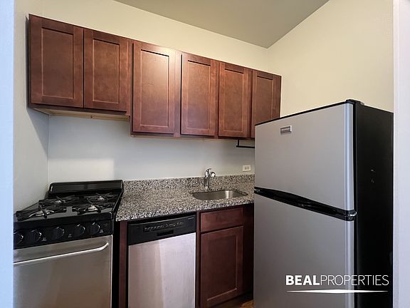 3rd image of 1164 N Dearborn St #415