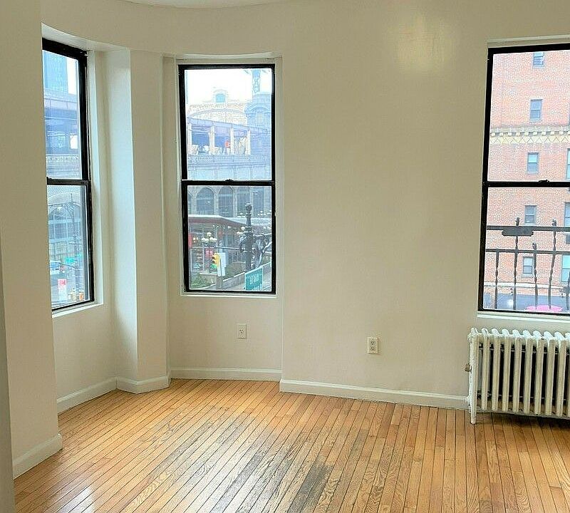1st image of 1079 1st Ave #7