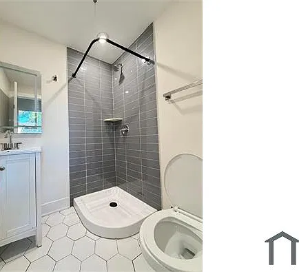 3 bed, 850 sqft, $2,100 — Photo 3