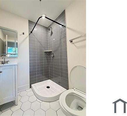 3rd image of 2427 Nicholas St #1