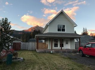 9852 Lone Wolf Dr, Juneau, AK 99801