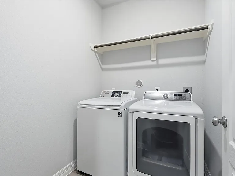 119 Buttonwood Ct — Photo 8