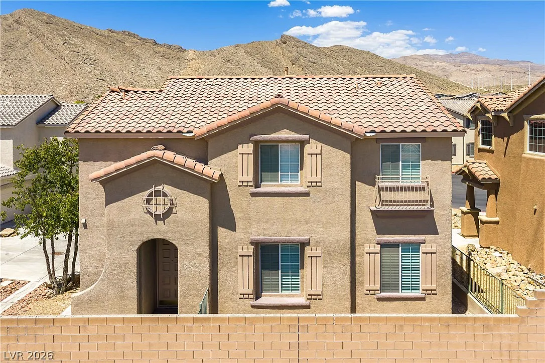 3 bed, 2.5 bath, 1739 sqft, $2,000 — Photo 1