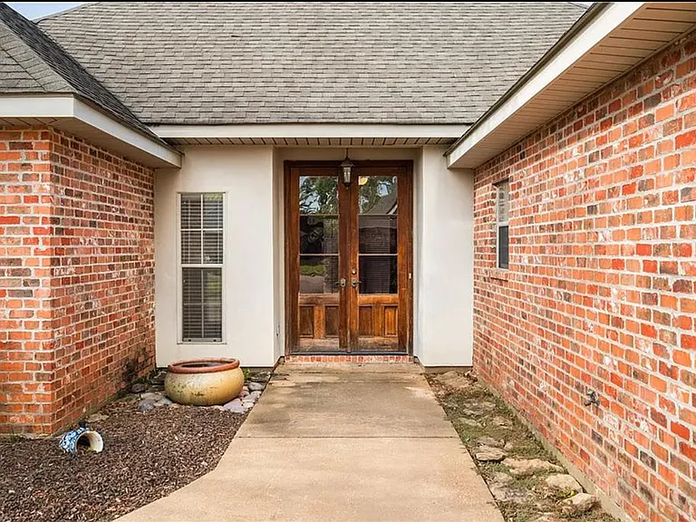 6004 Pepper Tree Dr — Photo 2