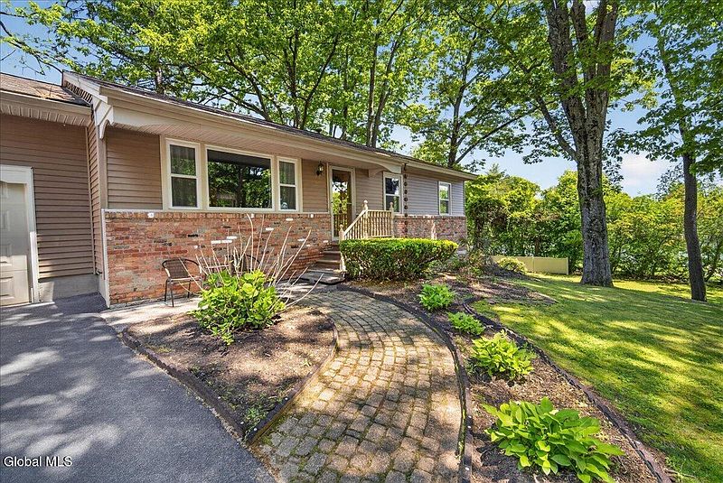 2nd image of 798 Westmoreland Drive
