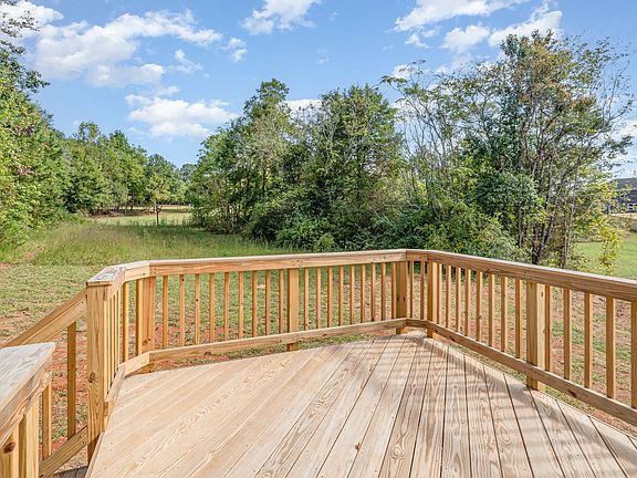 3rd image of 1807 Country Club Rd