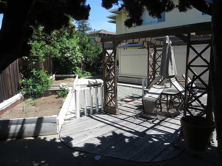433 Vasquez Ct #4 — Photo 17