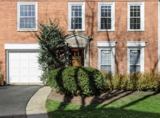 712 Raleigh Ct, Northbrook, IL 60062