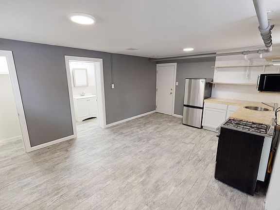 4th image of 1377 N Pearl St #10A