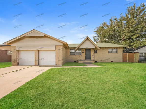 103 NE 5th St, Moore, OK 73160