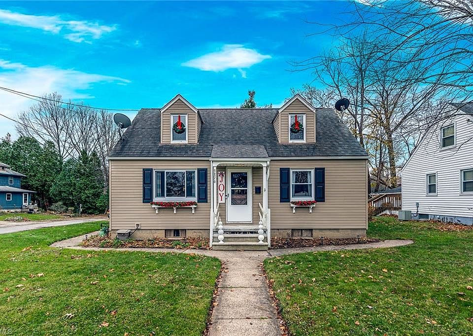 1st image of 3876 Louise St