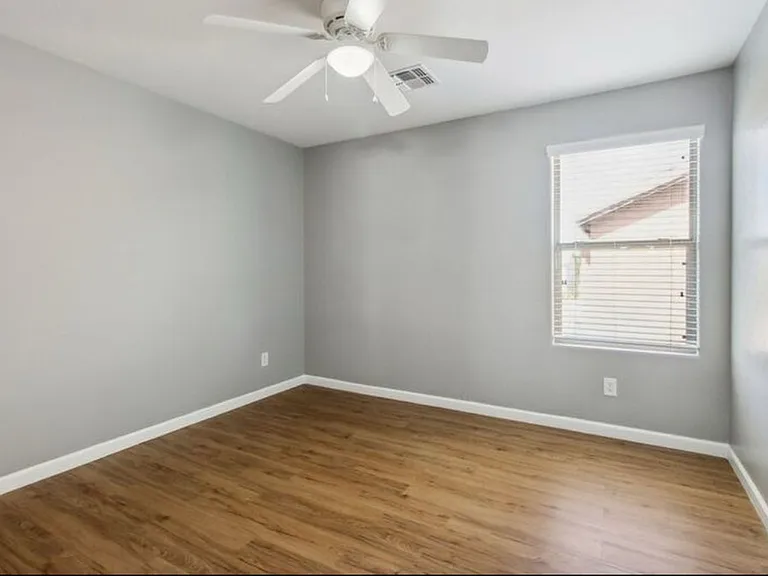 10231 W Raymond St — Photo 8