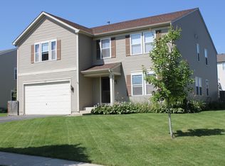 328 Greenbriar Blvd, Poplar Grove, IL 61065