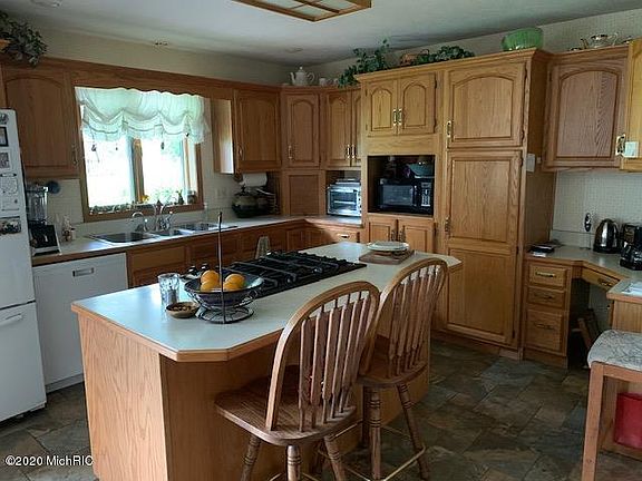 5th image of 65749 North Dr