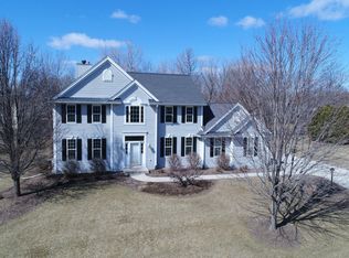 W242N7321 Old Oak Dr, Sussex, WI 53089