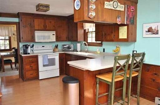 5th image of 223 Hartwell Ave