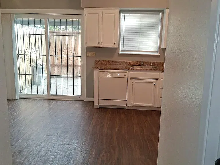 4136 N Thesta St — Photo 3