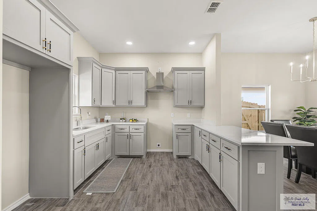 3 bed, 2.0 bath, 1225 sqft, $1,850 — Photo 4