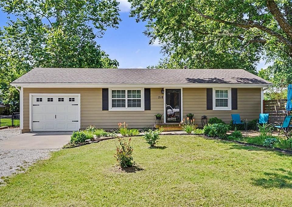 1st image of 218 Cedarlane Dr