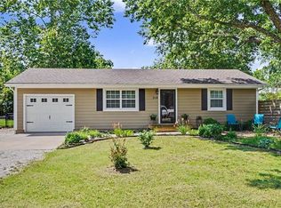 218 Cedarlane Dr, Wellsville, KS 66092
