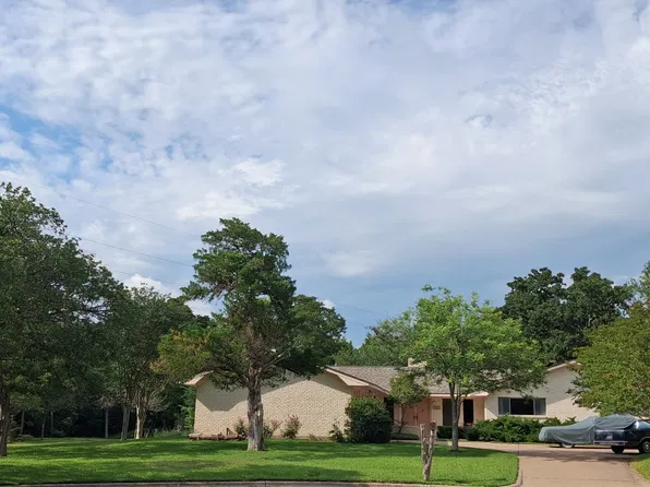 1126 Terrace Dr, Bryan, TX 77802