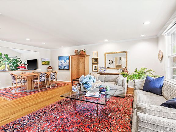 4th image of 46 Beverly Drive