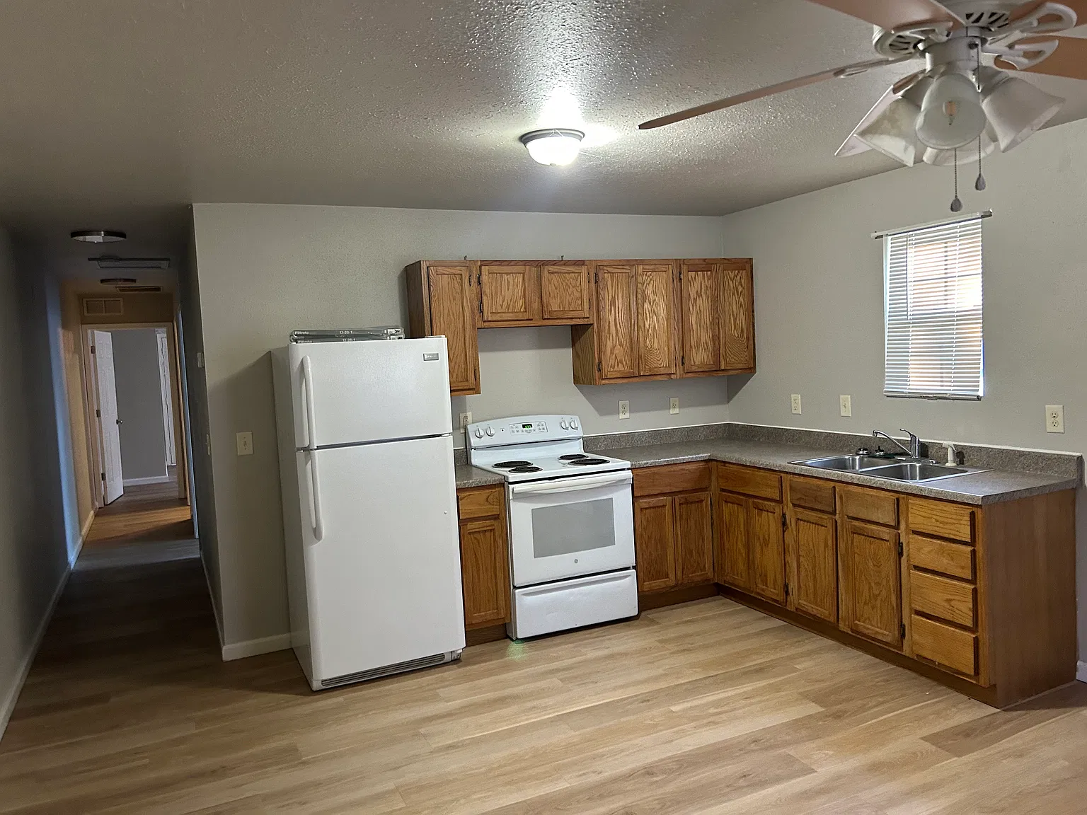 2 bed, $900 — Photo 2