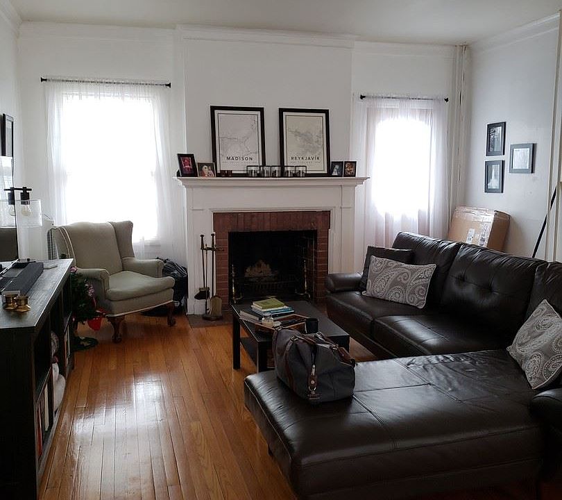 1st image of 240 W Lakelawn Pl