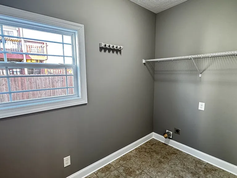 1941 Sunset Meadows Way — Photo 10