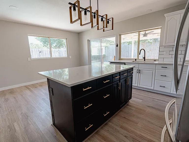 2027 Lucerne Cir — Photo 9