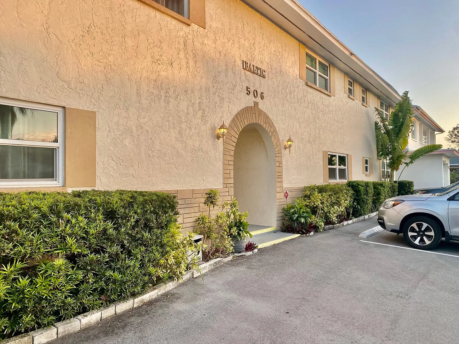 2 bed, 840 sqft, $2,000 — Photo 2