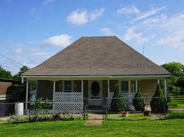 407 W 6th St, Grove, OK 74344