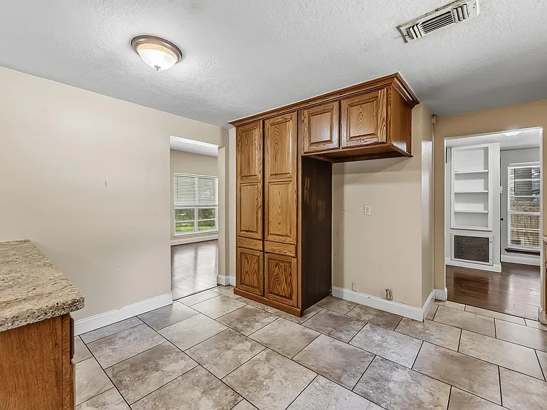 401 Woodmont Dr — Photo 17