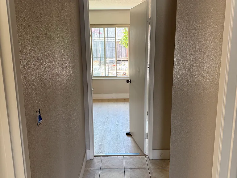 1573 Redfield Ct — Photo 28