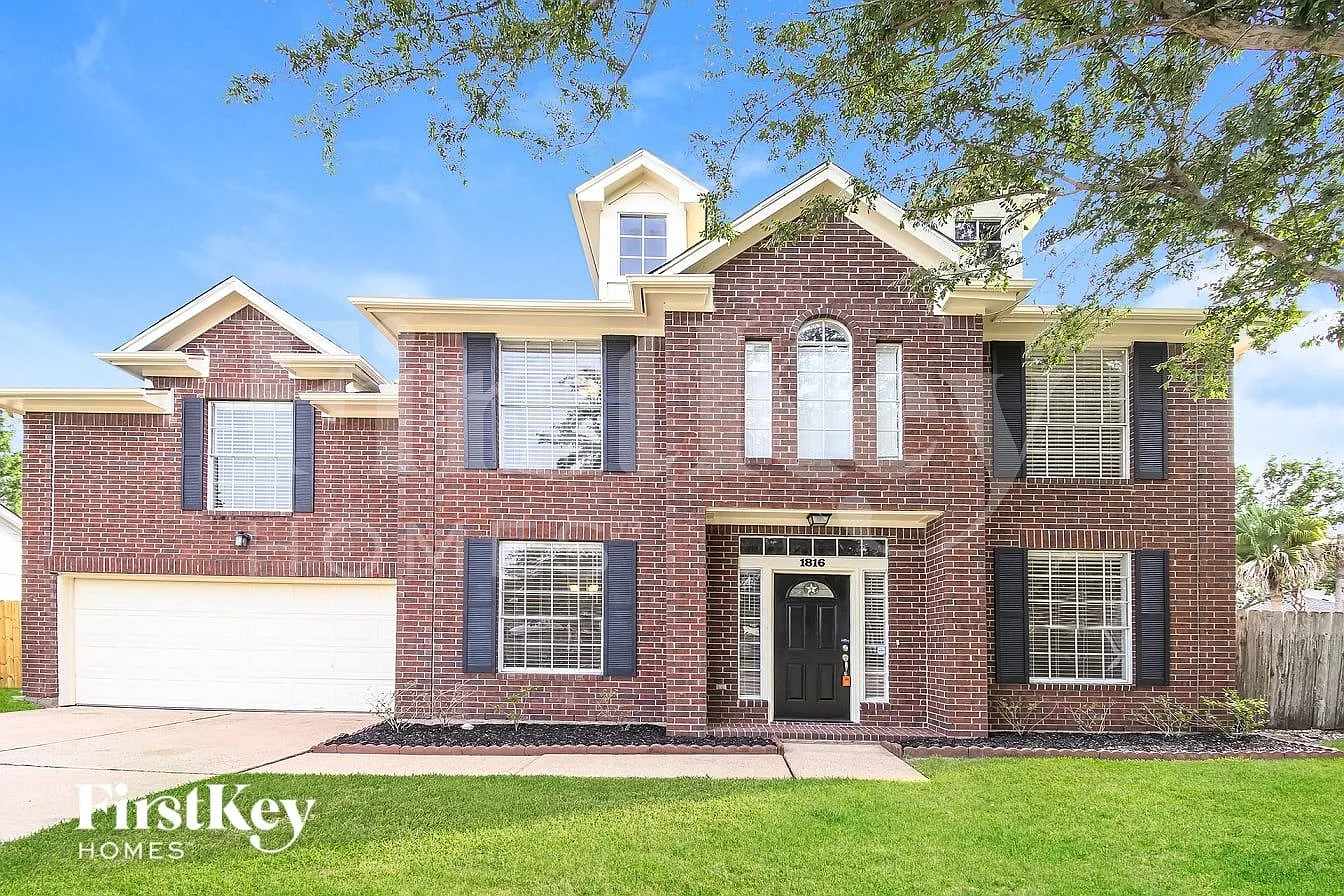 4 bed, 2.5 bath, 2338 sqft, $2,990 — Photo 1