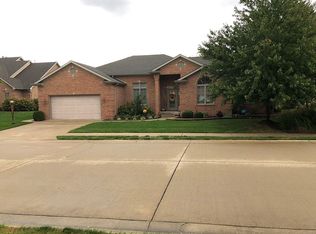 5320 Irongate Dr, Springfield, IL 62711