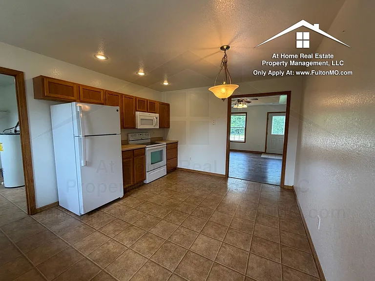 1902 Dunham Dr — Photo 6