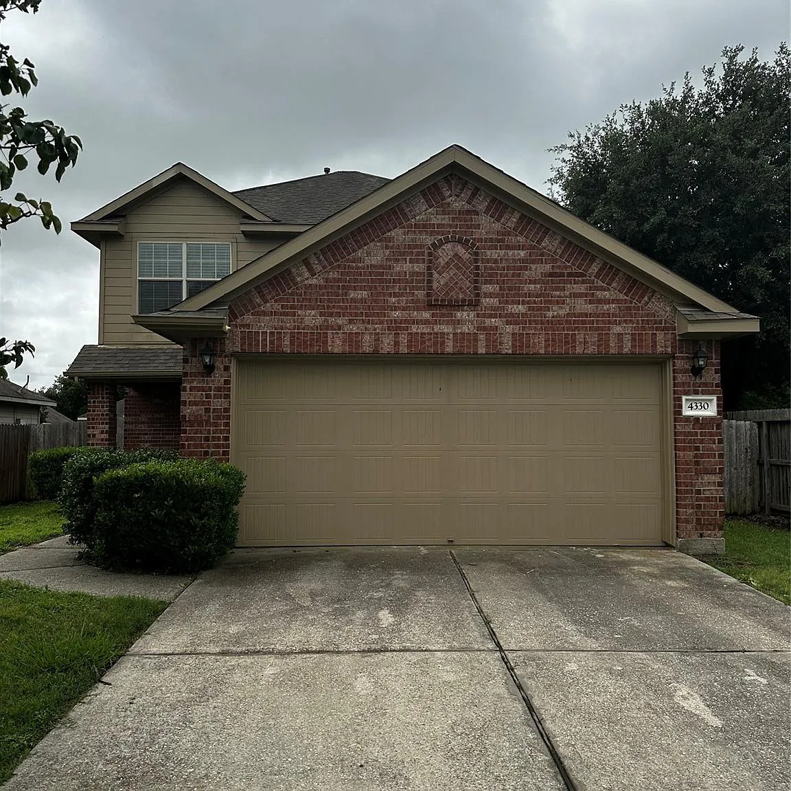 3 bed, 2.5 bath, 1703 sqft, $2,100 — Photo 2