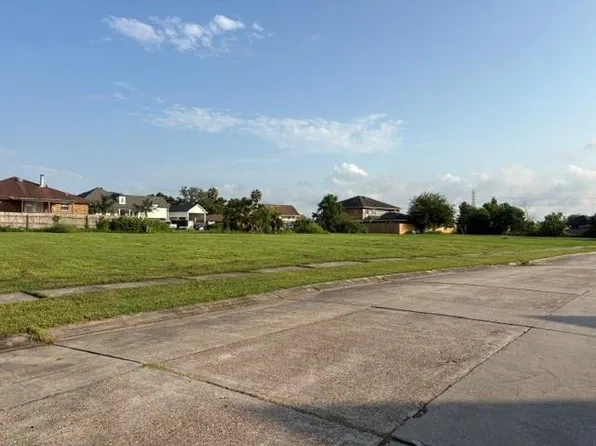 3705 Evangeline Dr, Chalmette, LA 70043